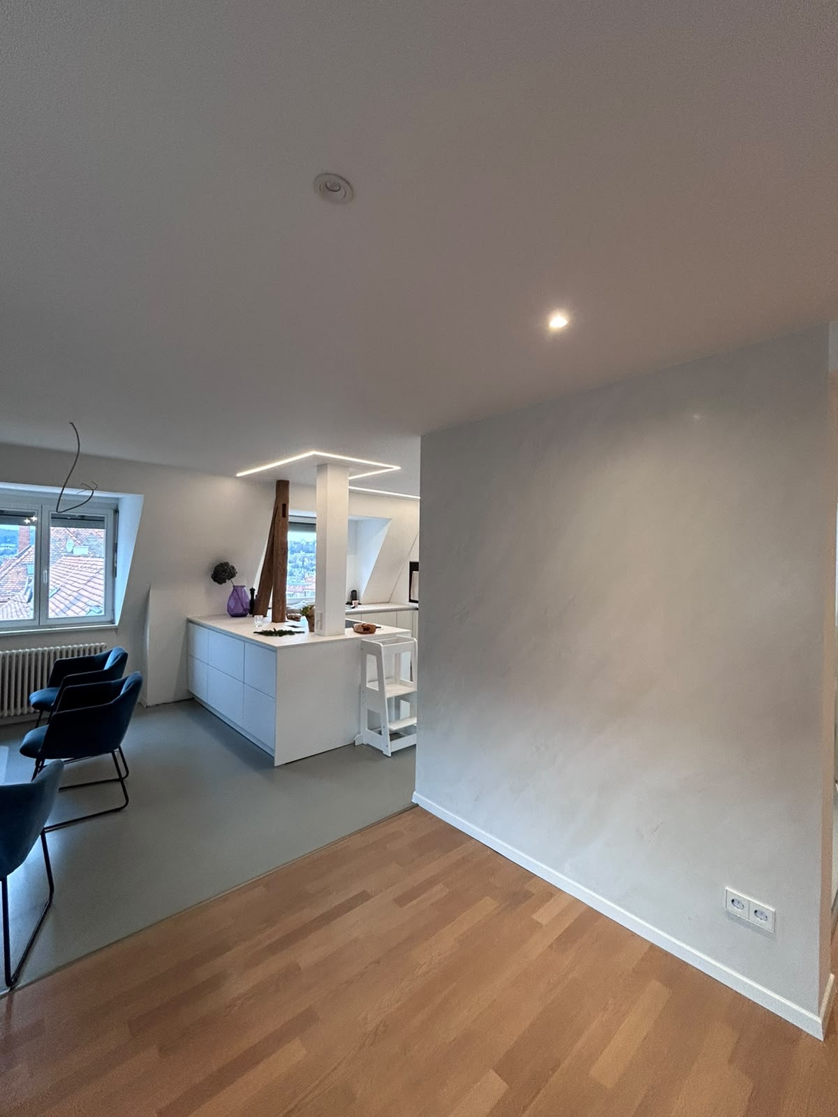 Wohnbereich einer renovierten Dachwohnung