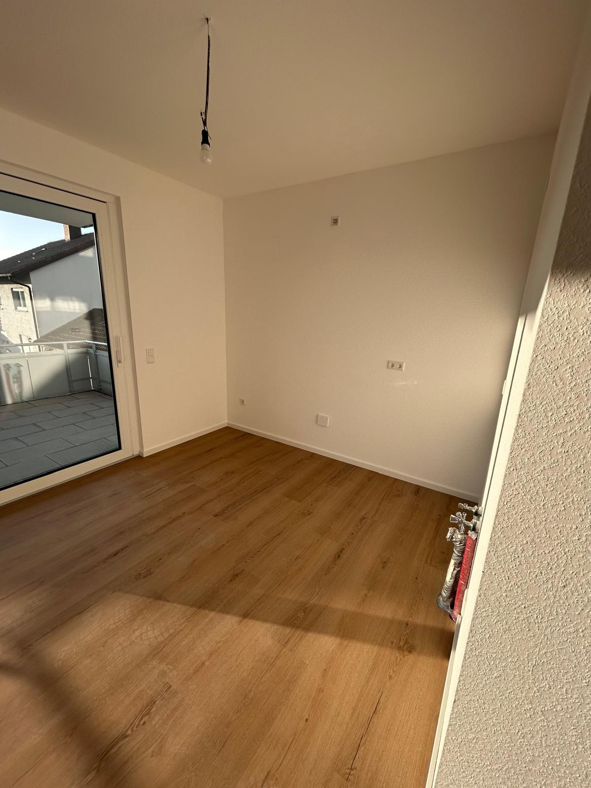 Wohnraum mit Vinylboden nach der Fertigstellung