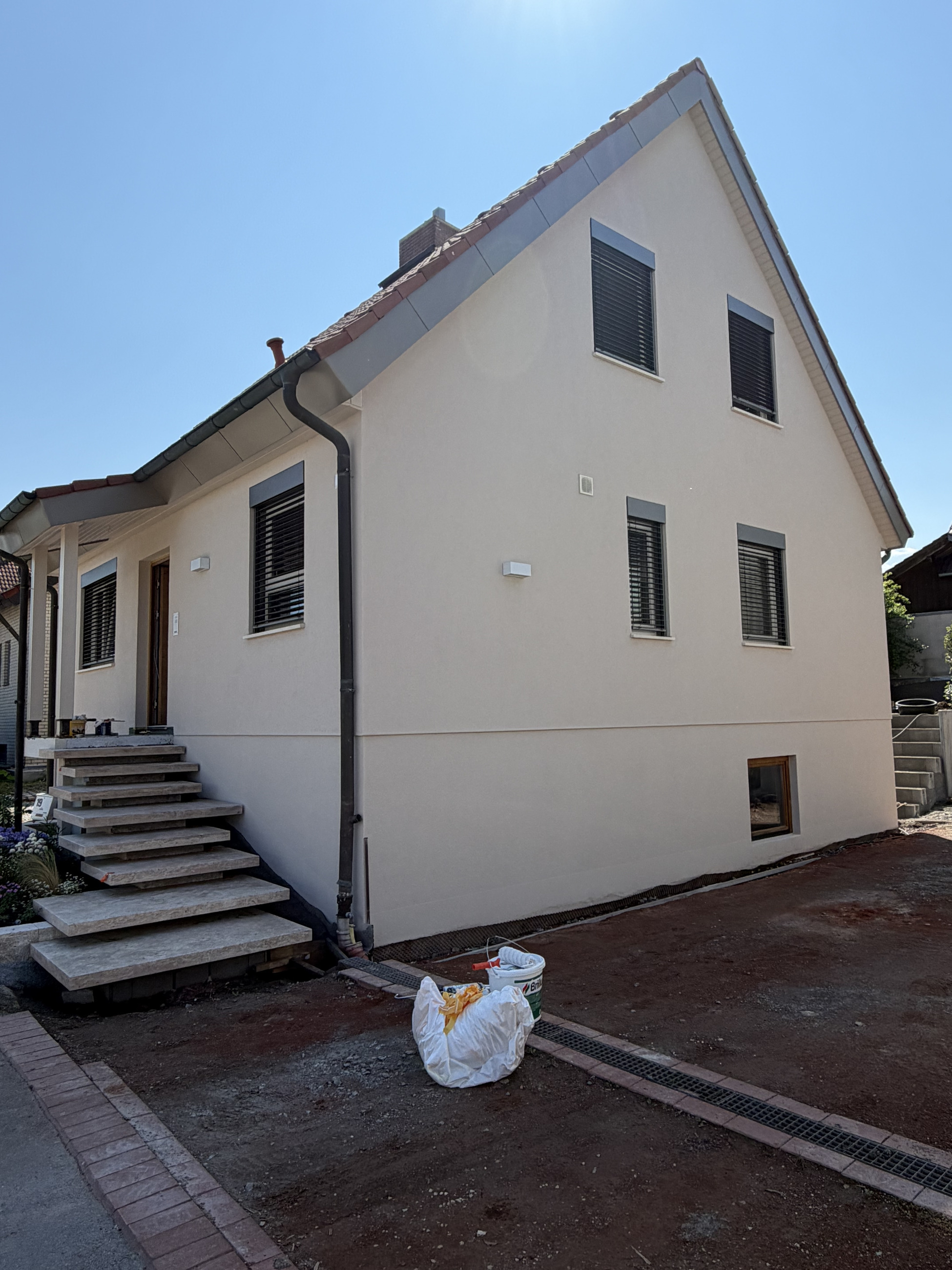 Fassade eines sanierten Wohnhauses