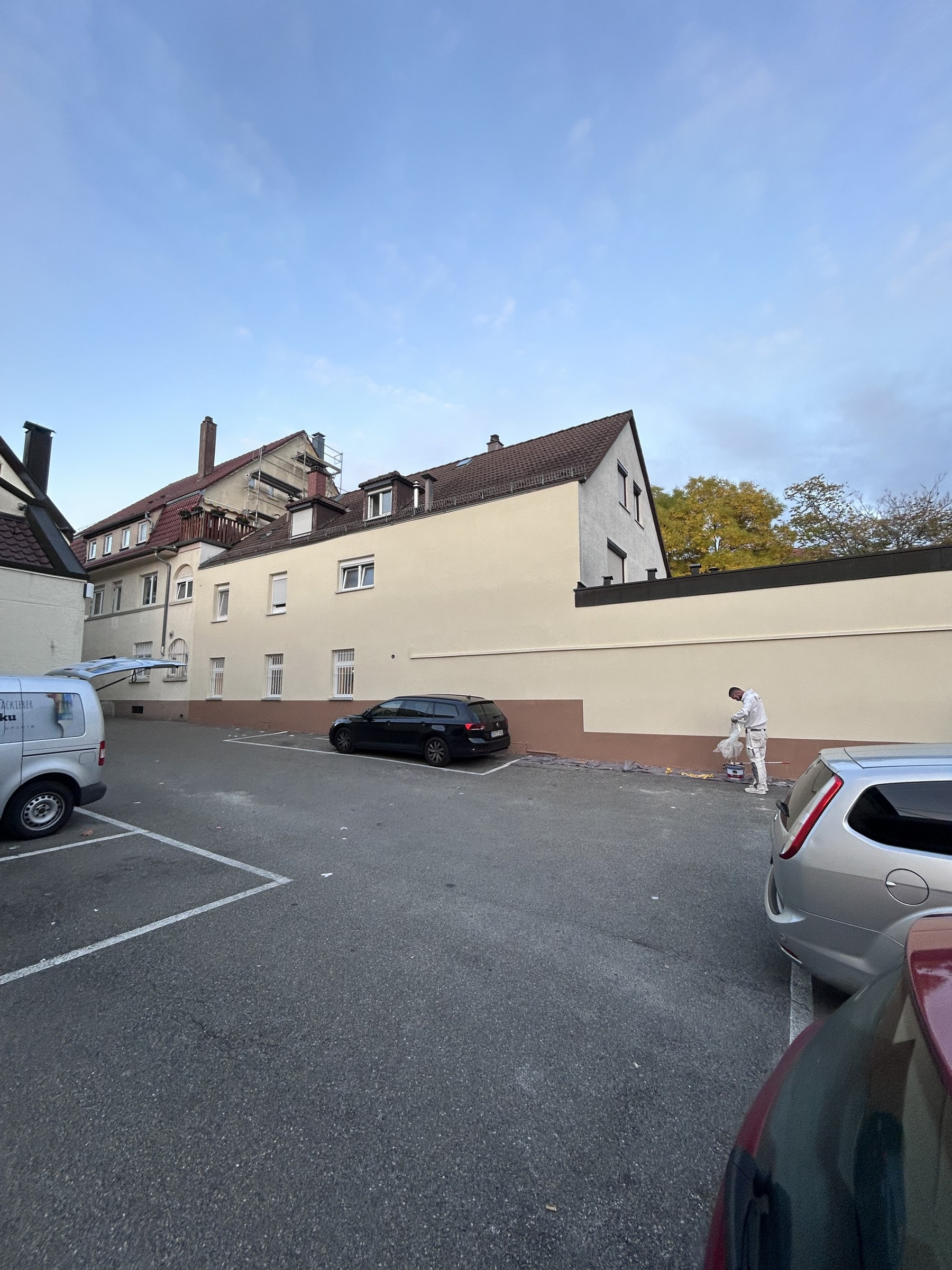 Eingerüstete Fassade während der Arbeiten