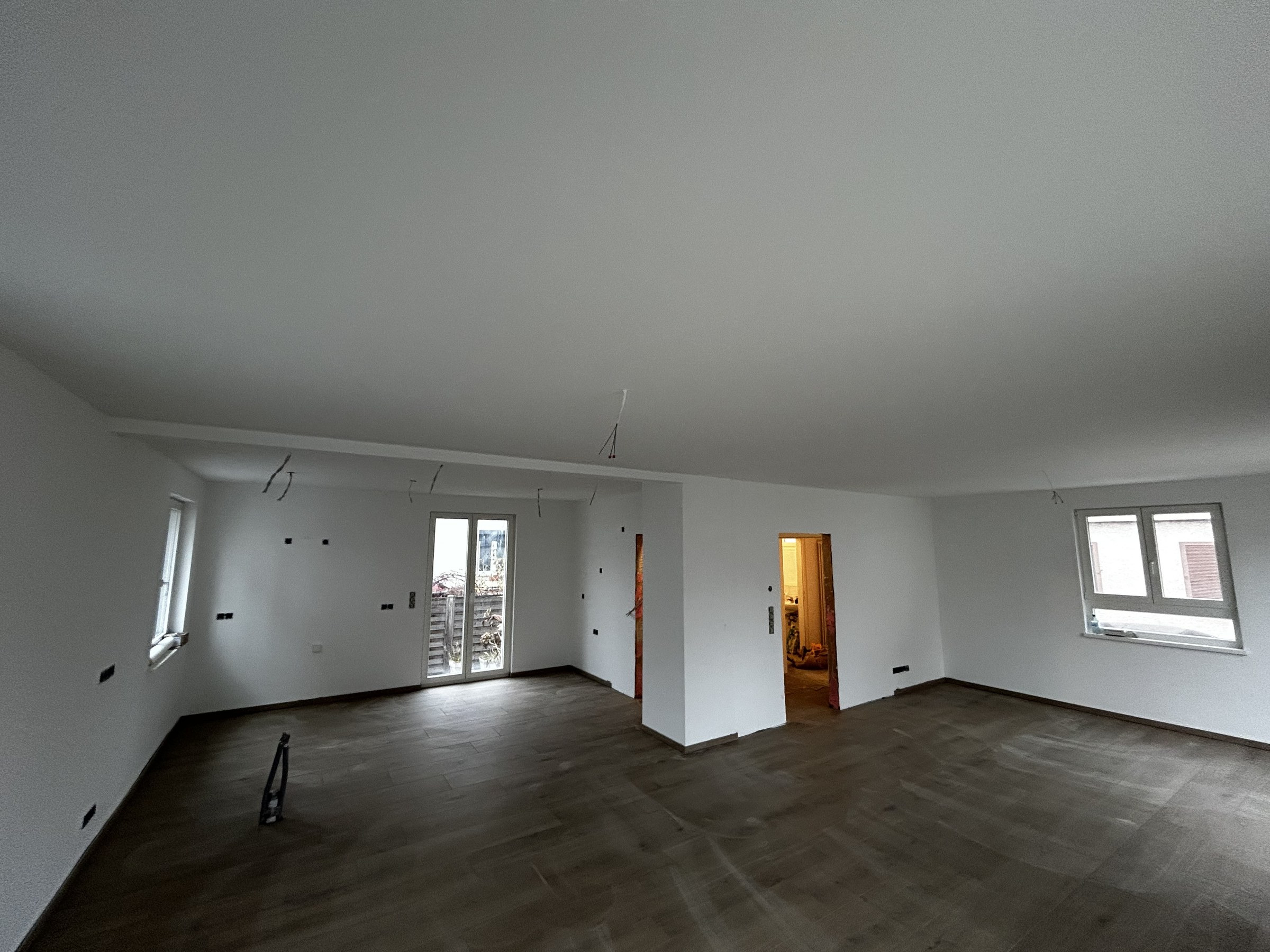 Wohnung, Übergabe · Dielenboden verlegt