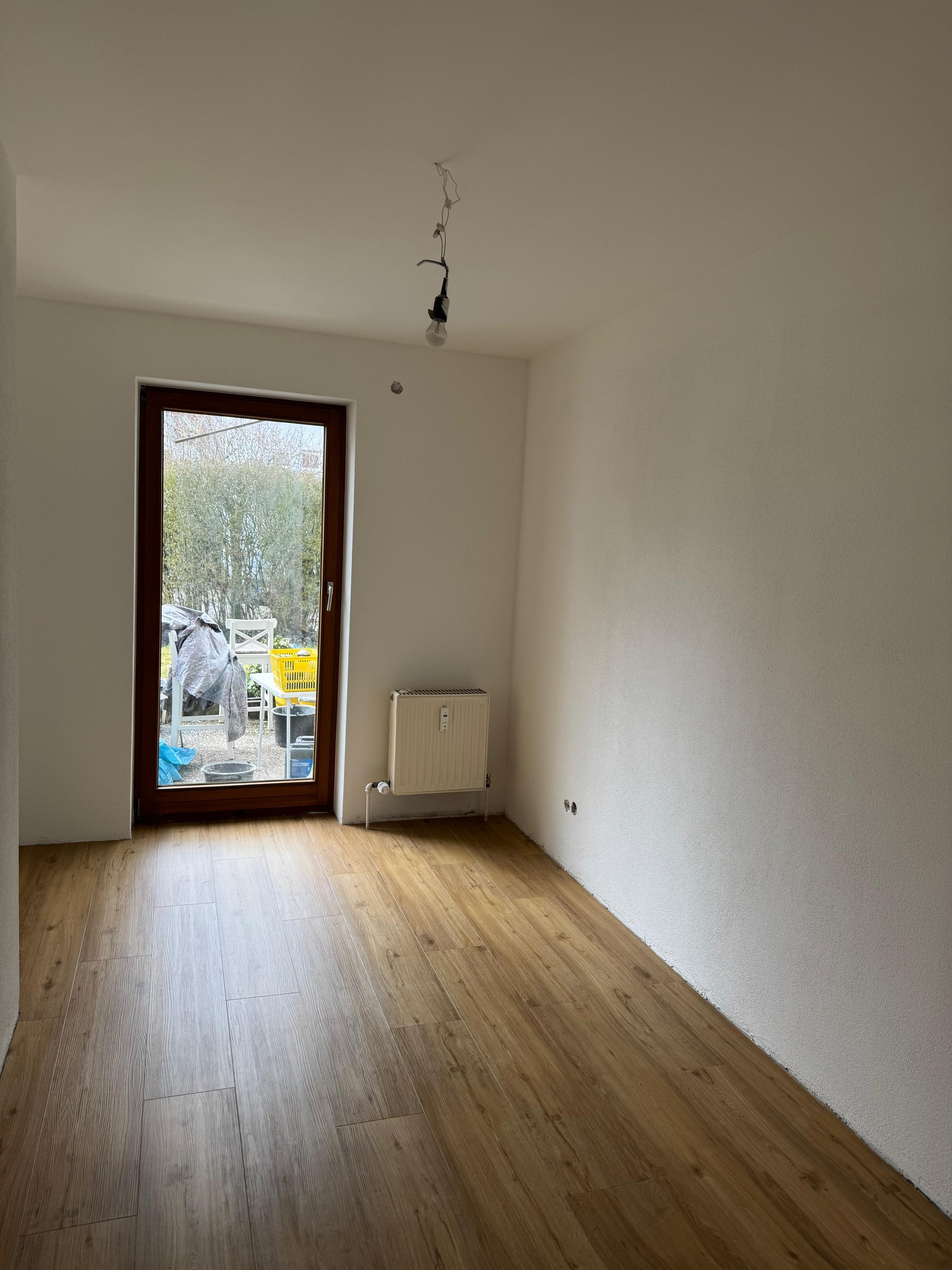 Zimmer, Nach Maler- und Bodenarbeiten